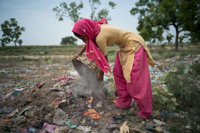 Geeta, 26 years, is a manual scavenger* and single mother. Her mother Asha Devi (45 years) also Manual Scavenger, Daughter Priyanka (4 years) Banthar Sha Farrukhabad.